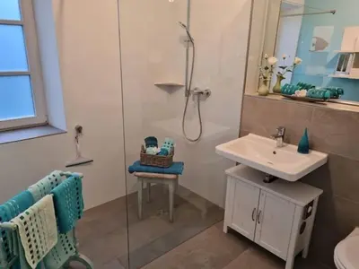 Ein Badezimmer in der Unterkunft Ferienwohnung Rose - b47219