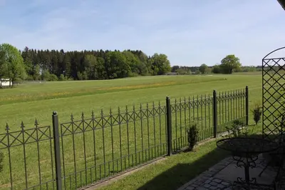 Ein Garten an der Unterkunft Ferienwohnung Zirbentraum