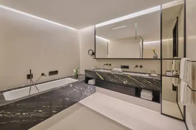 Ein Badezimmer in der Unterkunft Koenigshof, a Luxury Collection Hotel, Munich