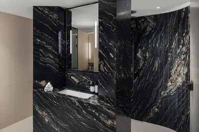 Ein Badezimmer in der Unterkunft Koenigshof, a Luxury Collection Hotel, Munich