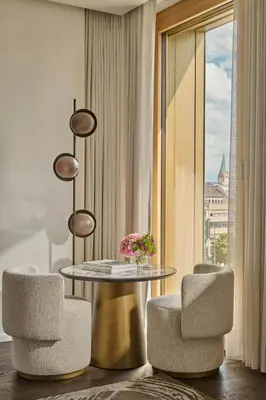 Ein Sitzbereich in der Unterkunft Koenigshof, a Luxury Collection Hotel, Munich