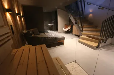 Ein Sitzbereich in der Unterkunft Griabig Lodge mit Sauna und Wellnessbereich