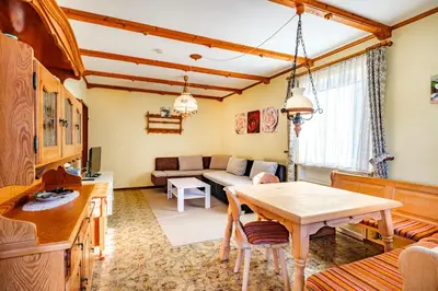 Ein Sitzbereich in der Unterkunft Chiemgau Comfort C6 Ferienwohnanlage Oberaudorf mit Hallenbad und Sauna