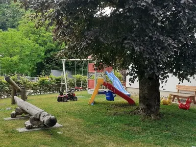 Ein Kinderspielbereich in der Unterkunft Chiemgau Comfort C6 Ferienwohnanlage Oberaudorf mit Hallenbad und Sauna
