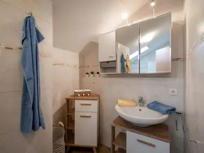Ein Badezimmer in der Unterkunft Chiemgau Comfort B7 Ferienwohnanlage Oberaudorf mit Indoor Pool und Sauna