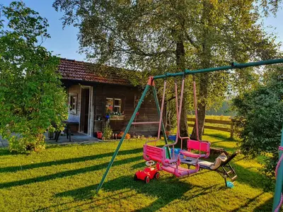 Ein Garten an der Unterkunft Schneiderhof Ferienwohnung mit Alpenblick