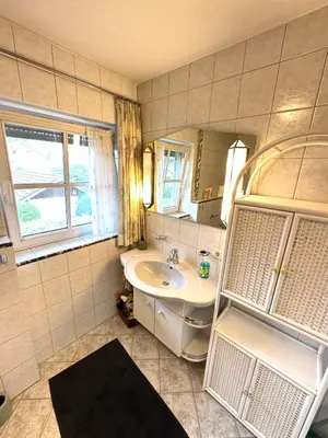 Ein Badezimmer in der Unterkunft Ferienhaus Weilheim mit Garten Spiel und Spass