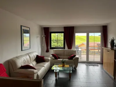 Ein Sitzbereich in der Unterkunft Lechbruck am See Feriendorf Hochbergle Haus 7