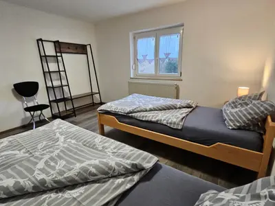 Ein Bett oder Betten in einem Zimmer der Unterkunft Bei München Ferienwohnung in Grafrath Amperschlucht