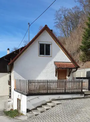 Das Gebäude in dem sich die Ferienwohnung befindet