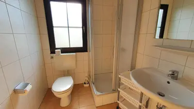 Ein Badezimmer in der Unterkunft Lechbruck am See Feriendorf Hochbergle Haus 139