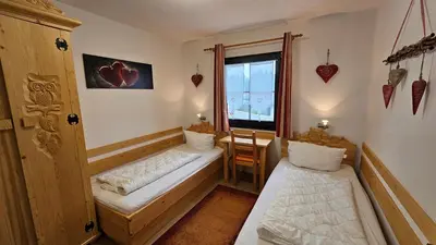 Ein Bett oder Betten in einem Zimmer der Unterkunft Lechbruck am See Feriendorf Hochbergle Haus 108