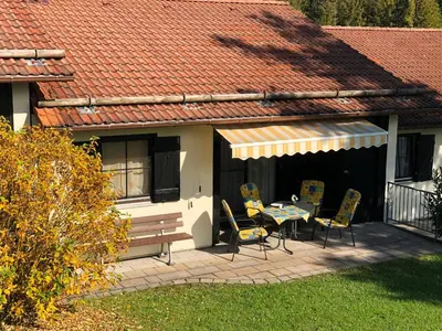 Ein Garten an der Unterkunft Lechbruck am See Feriendorf Hochbergle Haus 95