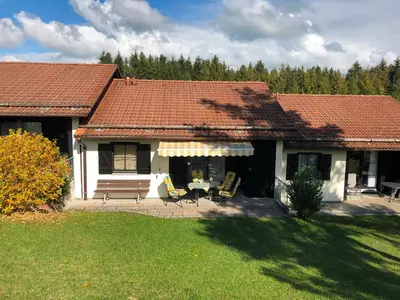 Ein Garten an der Unterkunft Lechbruck am See Feriendorf Hochbergle Haus 95
