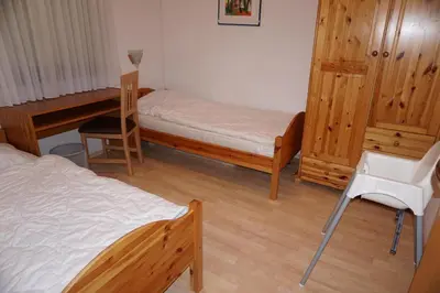 Ein Bett oder Betten in einem Zimmer der Unterkunft Lechbruck am See Feriendorf Hochbergle Haus 135