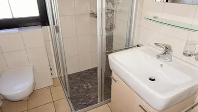 Ein Badezimmer in der Unterkunft Lechbruck am See Feriendorf Hochbergle Haus 135