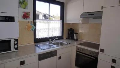 Küche/Küchenzeile in der Unterkunft Lechbruck am See Feriendorf Hochbergle Haus 144