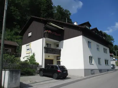 Das Gebäude in dem sich die Ferienwohnung befindet