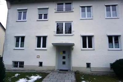Das Gebäude in dem sich die Ferienwohnung befindet