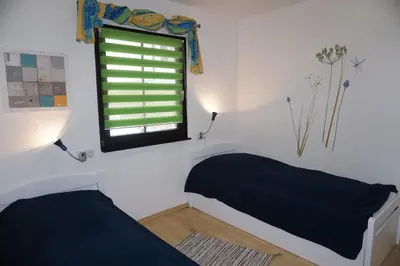 Ein Bett oder Betten in einem Zimmer der Unterkunft Lechbruck am See Feriendorf Hochbergle Haus 142 - Lechseeblick