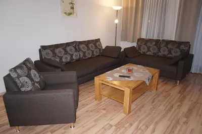 Ein Sitzbereich in der Unterkunft Lechbruck am See Feriendorf Hochbergle Haus 23