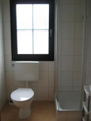 Ein Badezimmer in der Unterkunft Lechbruck am See Feriendorf Hochbergle Haus 85