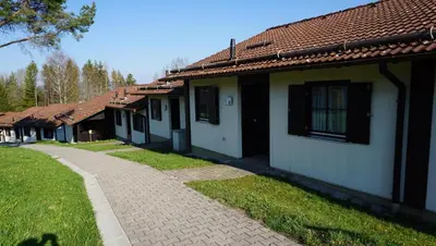 Das Gebäude in dem sich das Ferienhaus befindet