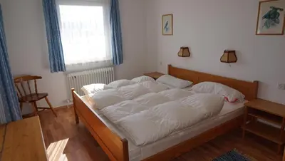 Ein Bett oder Betten in einem Zimmer der Unterkunft Lechbruck am See Feriendorf Hochbergle Haus 43