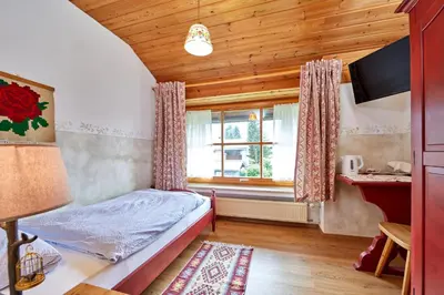 Ein Bett oder Betten in einem Zimmer der Unterkunft Gästehaus Eder Oberammergau