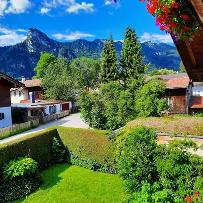 Ein allgemeiner Bergblick oder ein Berglick von der Pension aus