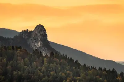 Ein allgemeiner Bergblick oder ein Berglick von des Ferienhauses aus