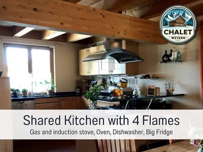 Küche/Küchenzeile in der Unterkunft Chalet Weyarn - Doppelzimmer mit Gartenblick
