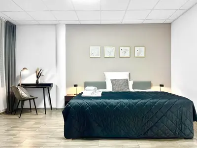 Ein Bett oder Betten in einem Zimmer der Unterkunft LeNi Living - Riesig! Repräsentativ! Ruhig!