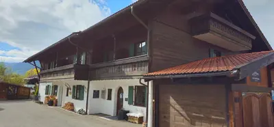Das Gebäude in dem sich die Ferienwohnung befindet