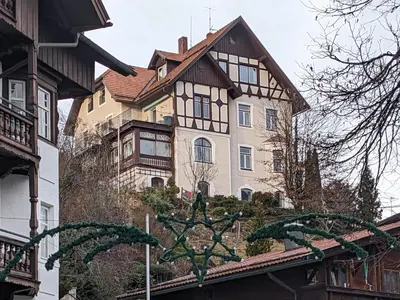 Das Gebäude in dem sich die Ferienwohnung befindet