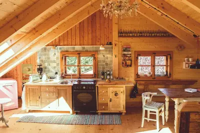 Küche/Küchenzeile in der Unterkunft Lichtdurchflutete Panorama-Ferienwohnung in Murnau am Staffelsee
