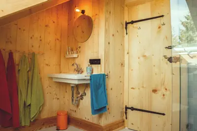 Ein Badezimmer in der Unterkunft Lichtdurchflutete Panorama-Ferienwohnung in Murnau am Staffelsee