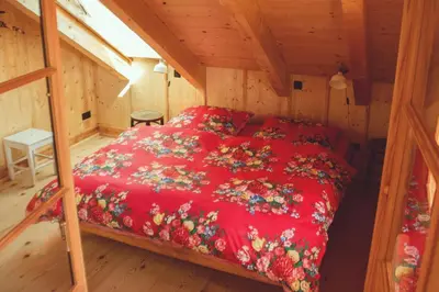Ein Bett oder Betten in einem Zimmer der Unterkunft Lichtdurchflutete Panorama-Ferienwohnung in Murnau am Staffelsee