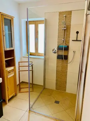 Ein Badezimmer in der Unterkunft Casa Natur Pur, 85m2 mit Garten Sauna