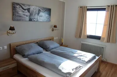 Ein Bett oder Betten in einem Zimmer der Unterkunft Ferienhaus Nr 19, Kategorie Komfort, Feriendorf Hochbergle, Allgäu