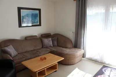 Ein Sitzbereich in der Unterkunft Ferienhaus Nr 75, Kategorie Komfort, Feriendorf Hochbergle, Allgäu