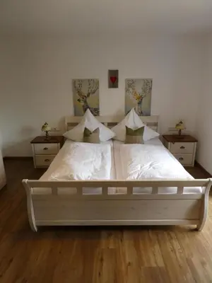 Ein Bett oder Betten in einem Zimmer der Unterkunft Ferienwohnung Finzblick