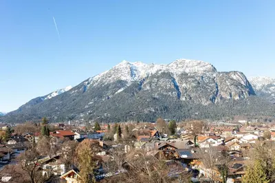 Ein allgemeiner Bergblick oder ein Berglick von der Ferienwohnung aus