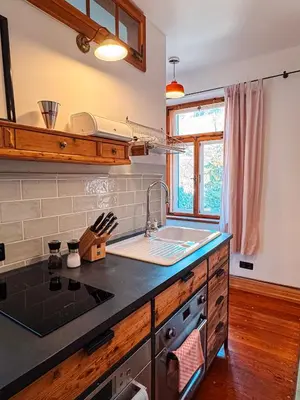 Küche/Küchenzeile in der Unterkunft Individuelles Kreativ-Apartment direkt am Kochelsee