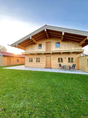 Das Gebäude in dem sich das Ferienhaus befindet