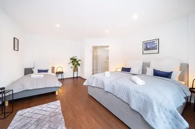 Ein Bett oder Betten in einem Zimmer der Unterkunft LaDolceVita - 100m2 Apartment in Zentraler Lage