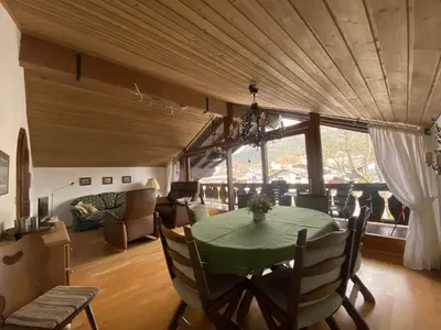 Ein Sitzbereich in der Unterkunft Ferienwohnung Partenkirchen