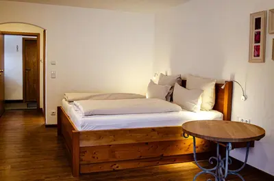 Ein Bett oder Betten in einem Zimmer der Unterkunft s`Wirtshaus Hotel & Restaurant