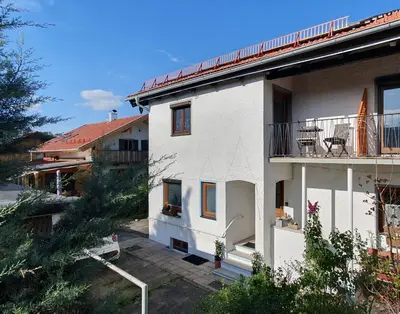 Das Gebäude in dem sich die Ferienwohnung befindet