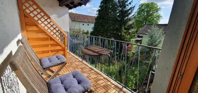 Ein Balkon oder eine Terrasse in der Unterkunft Ferienwohnung Alztal - mit Wallbox